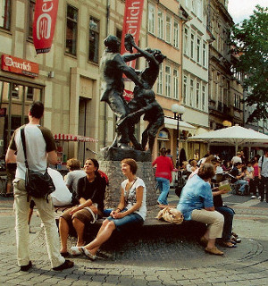 Skulptur Nabel in Göttingen Skulptur Nabel in Göttingen