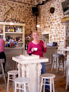 Café-Bar Montage in Ionnania