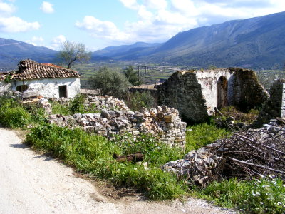 Reste alter Steinhäuser