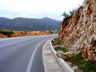 Kalkstein an der Küstenstraße Sivota